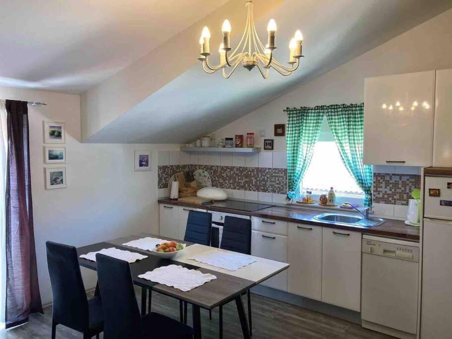 Apartment Near The Beach Сплит Екстериор снимка